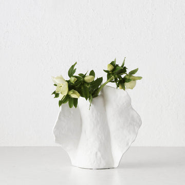 LIVING BY DESIGN EXCLUSIVE | DRUYA CERAMIC VASE | MEDIUM | NATURAL WHITE CERAMIC