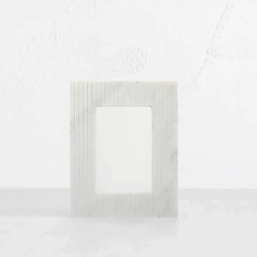 FONTE MARBLE PHOTO FRAME | 5x7 | WHITE + GREY MARBLE