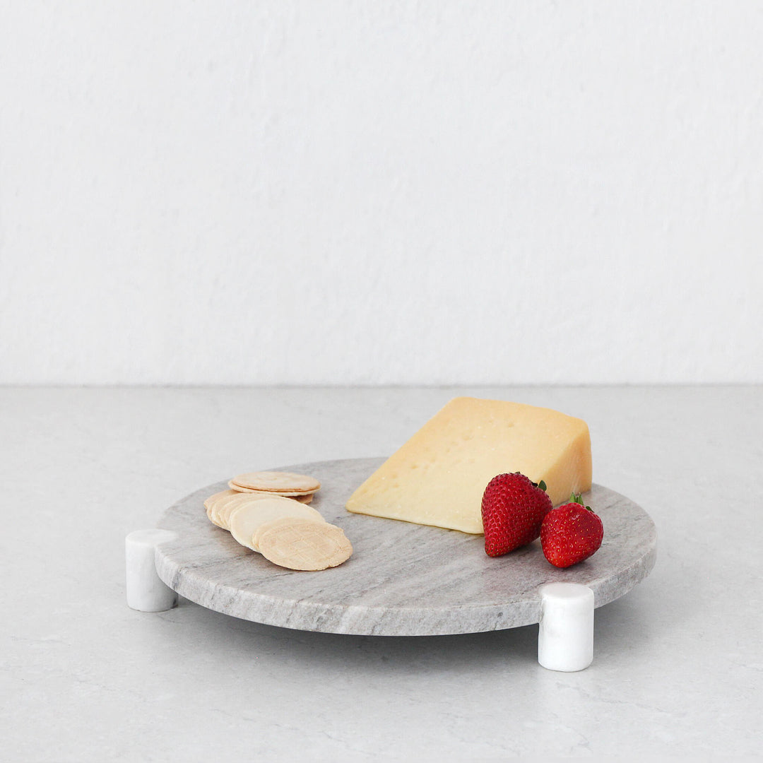 KITSON ROUND FOOTED BOARD  |  WHITE + BEIGE MARBLE