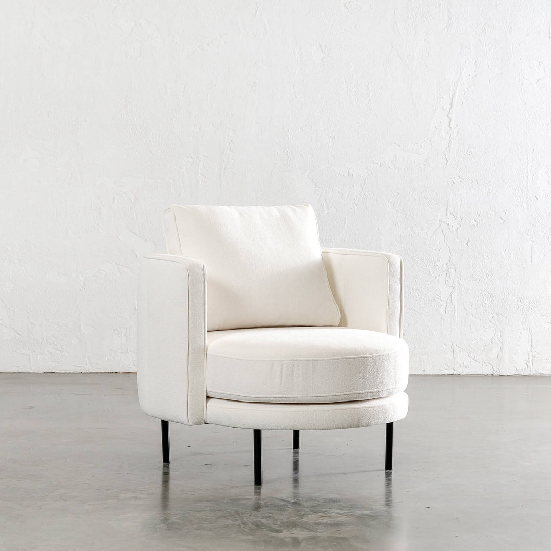 CARSON MODERNA CURVED RIBBED CHAIR  |  BOUCLE CHARTER IVORY