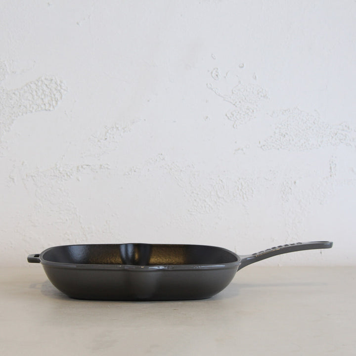 CHASSEUR  |  SQUARE GRILL PAN  |  CAVIAR GREY  |   FRENCH ENAMEL COOKWARE