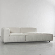 COBURG CHAISE LOUNGE CHAIR  |  STOWE WHITE UNSTYLED VIEW