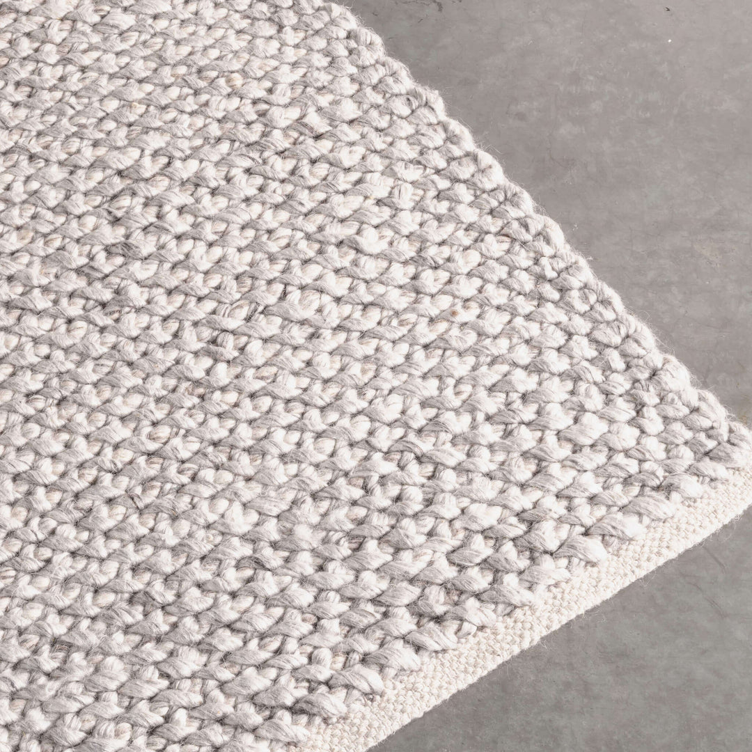 HAND TUFTED RUNNERS  |  HAMPTONS SILVER
