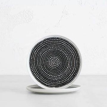 MARIMEKKO | OIVA SIIRTOLAPUUTARHA PLATE 20CM | BLACK + WHITE CIRCLES | SET OF 2