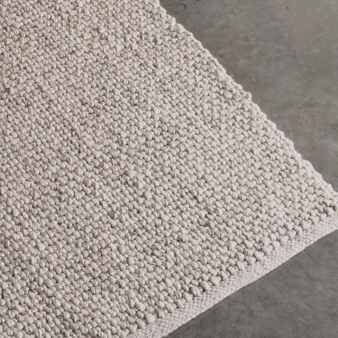 HAND TUFTED RUGS  |  ROMANA SILVER
