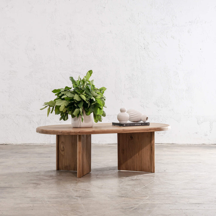 TRION INDOOR OVAL COFFEE TABLE  |  140CM