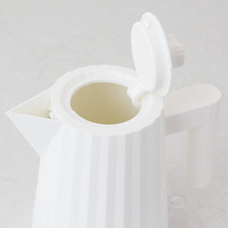 ALESSI  |  PLISSE KETTLE 1L CLOSE UP |  MATTE WHITE