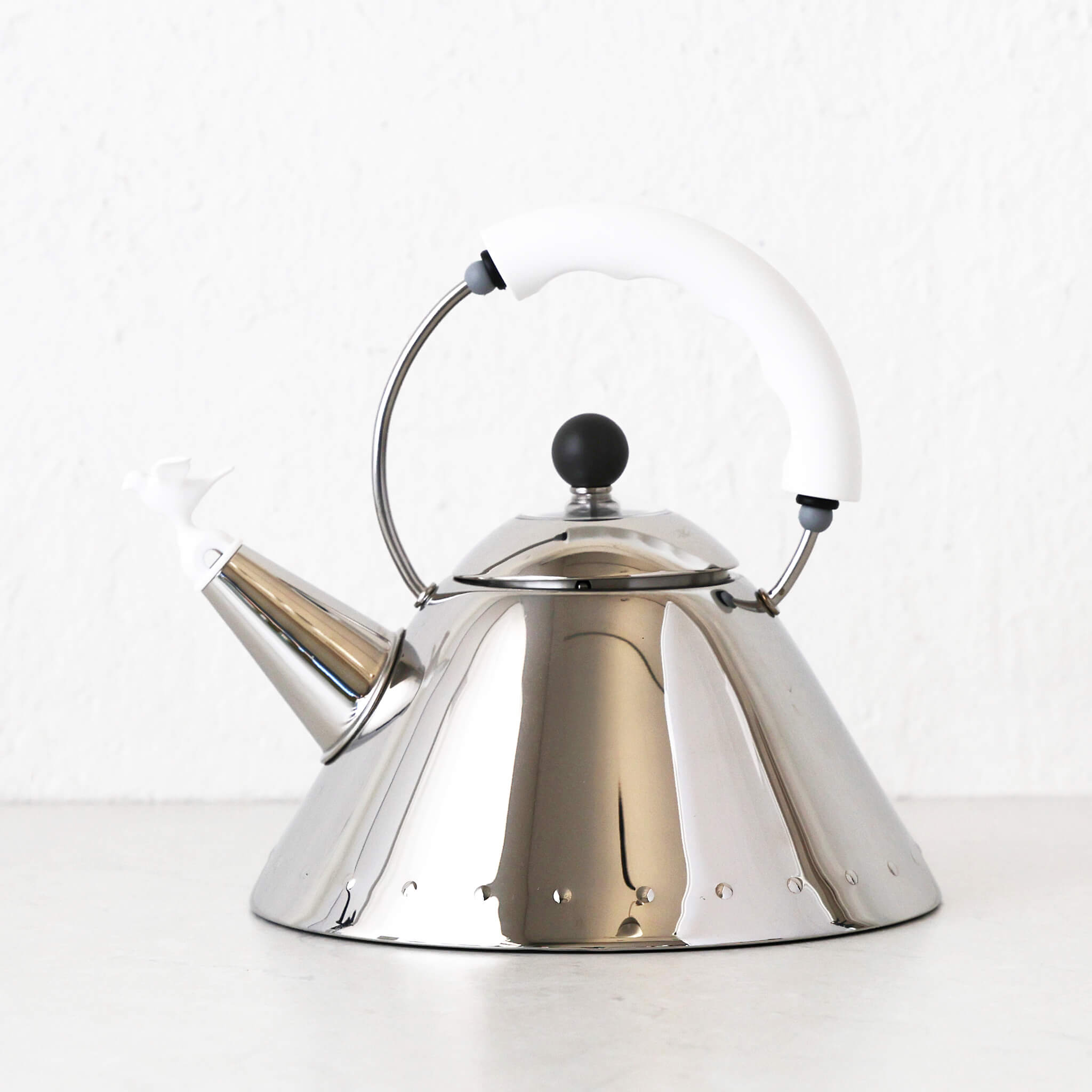 ALESSI | MICHAEL GRAVE BIRD WHISTLE KETTLE 9093 | 2L | WHITE