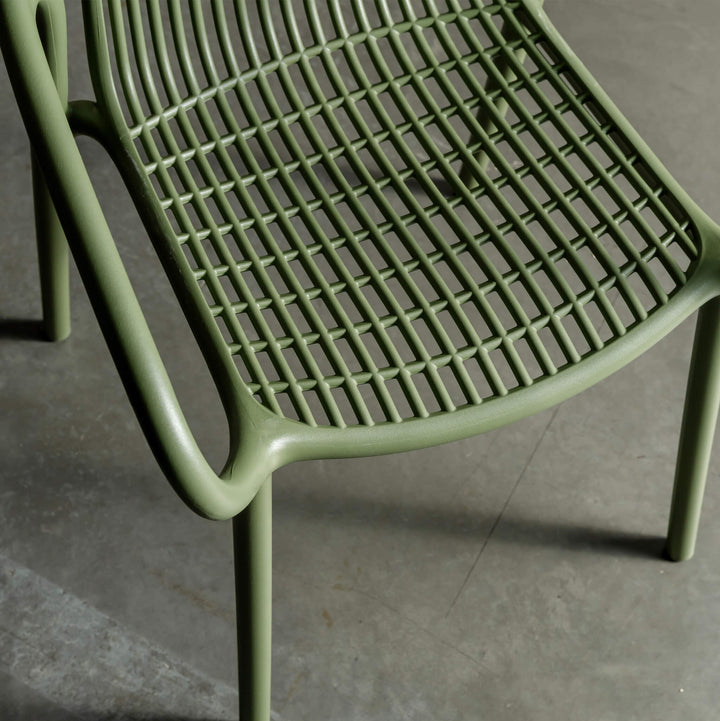 ALETTA INDOOR/OUTDOOR DINING CHAIR  |  HUNTER GREEN  |  CLOSE UP