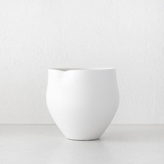 ALTA CERAMIC VASE  |  WHITE  |  MEDIUM