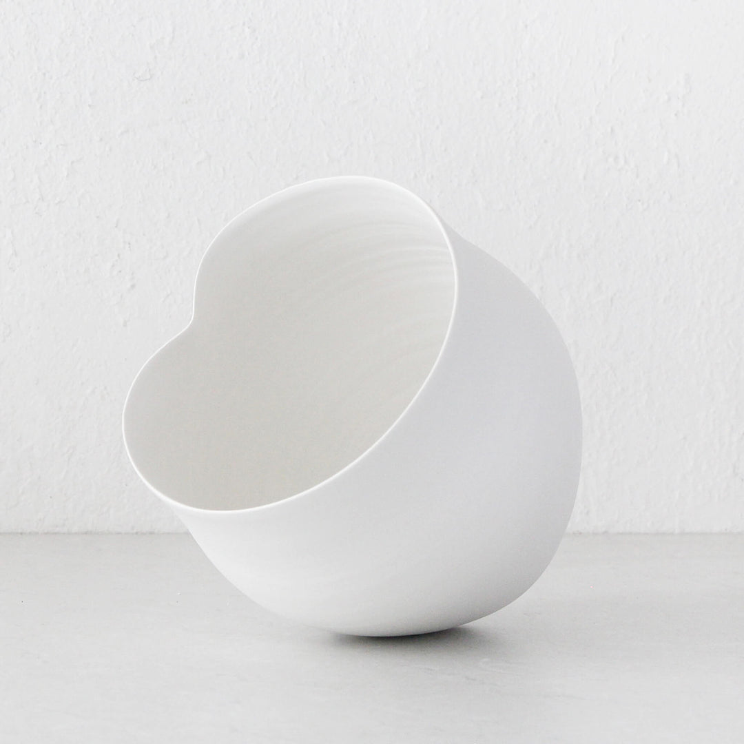 ALTA CERAMIC VASE  |  WHITE  |  MEDIUM