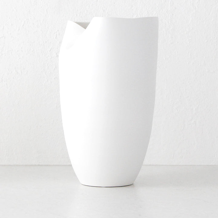 ALTA CERAMIC VASE  |  WHITE  |  LARGE