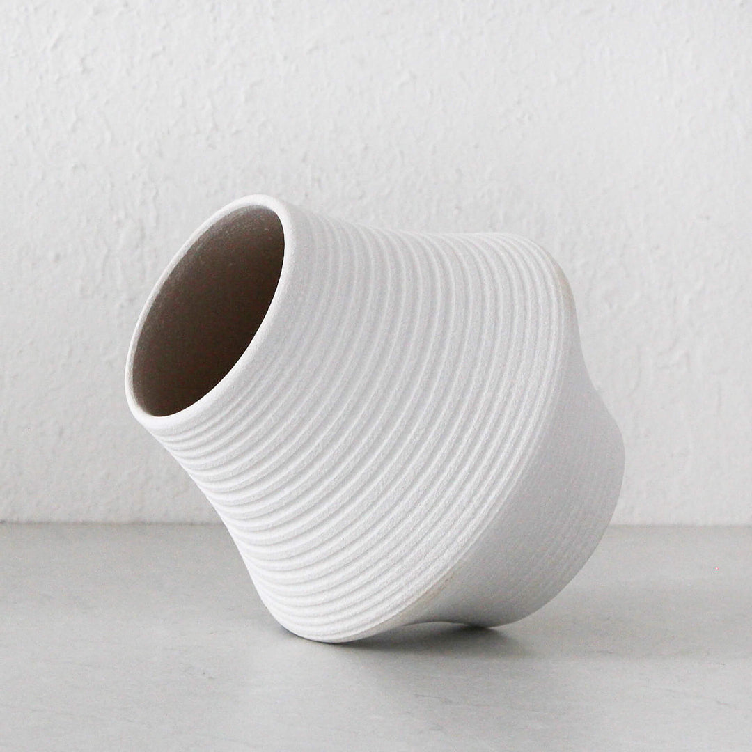 ALVA CERAMIC VASE  |  WHITE  |  MEDIUM