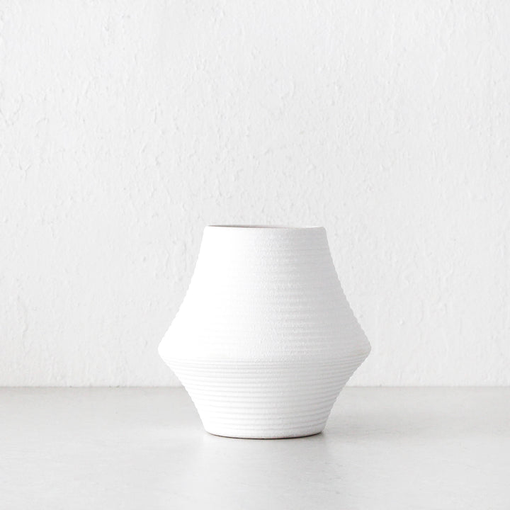 ALVA CERAMIC VASE | WHITE | MEDIUM