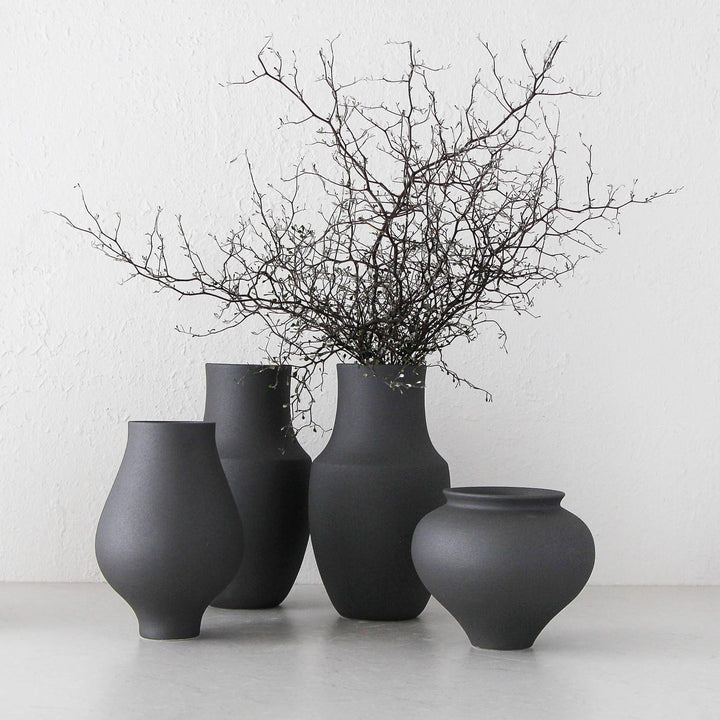 APTOS CERAMIC VASE | 17CM | ANTHRACITE CERAMIC