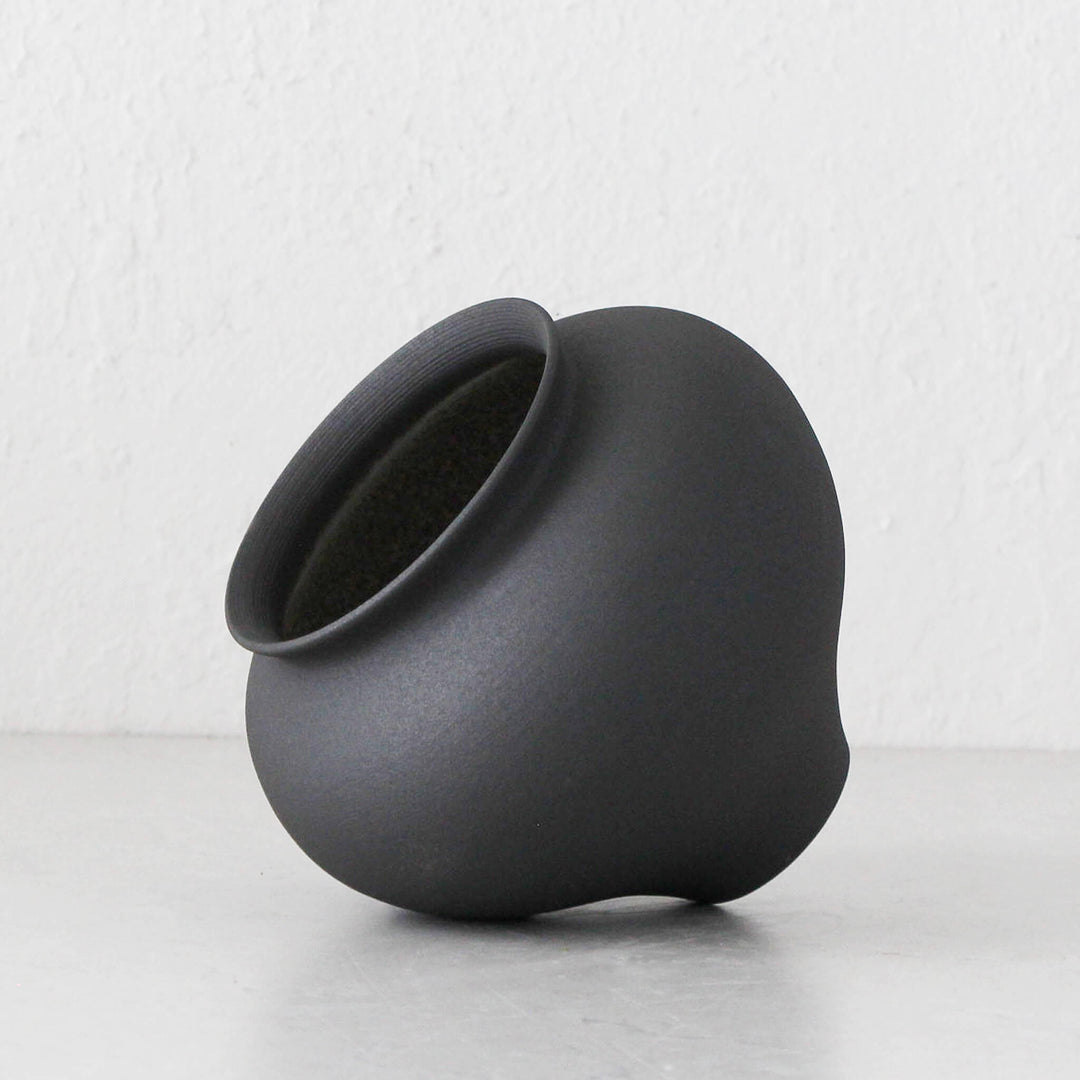 APTOS CERAMIC VASE  |  17CM  |  ANTHRACITE CERAMIC