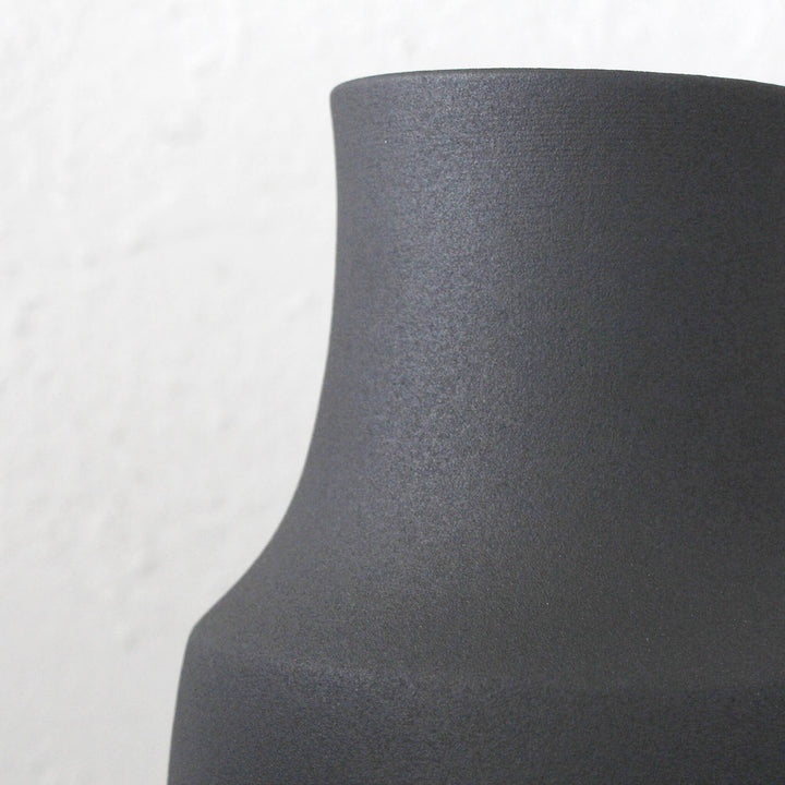 GOLETA CERAMIC VASE | 31CM | ANTHRACITE CERAMIC