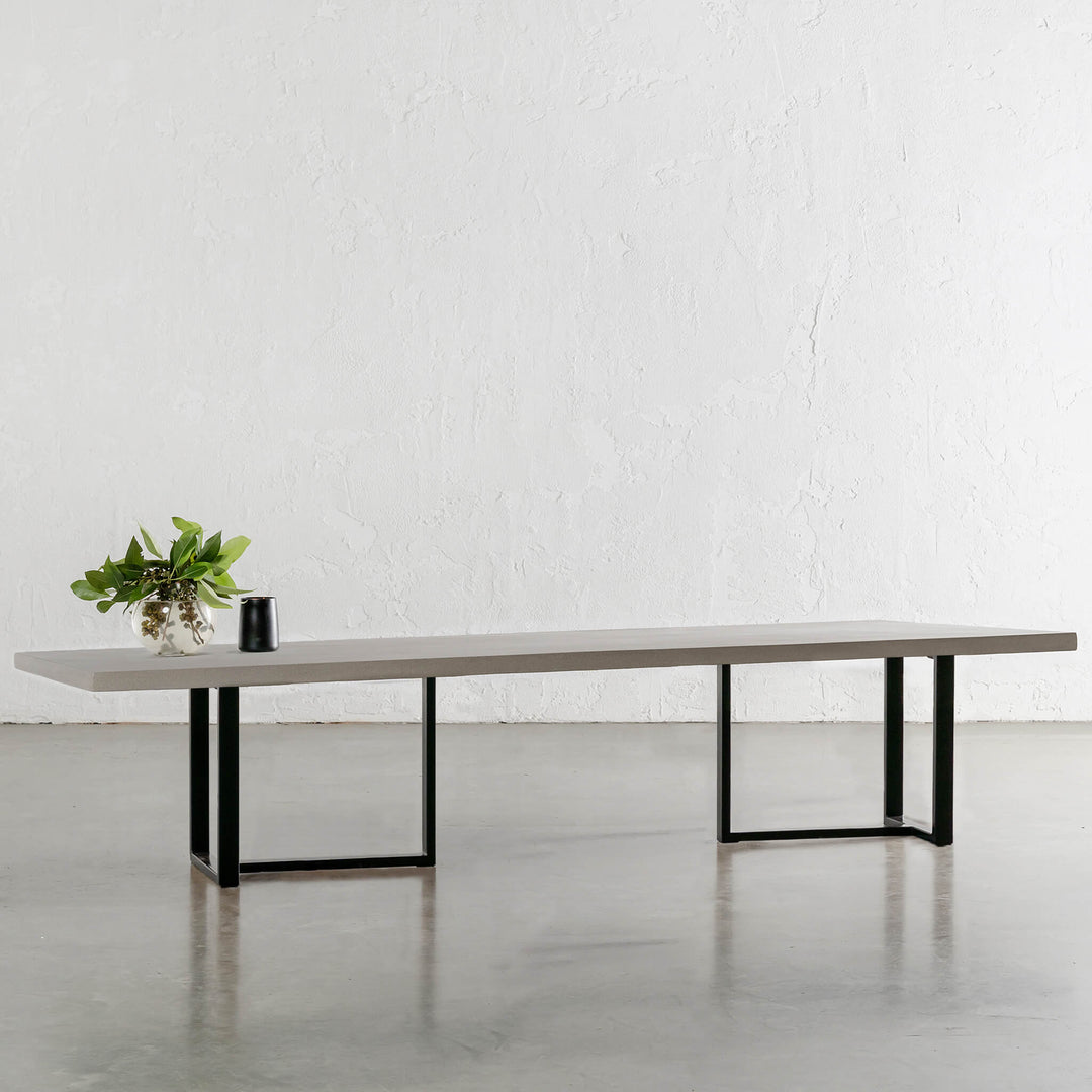 ARIA HALMSTAD BENCH | SAHARA CIMENT + BLACK IRON LEGS | 240CM