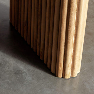 ARIA MONDELLO DINING TABLE  |  BIANCO CIMENT  |  LEG CLOSE UP