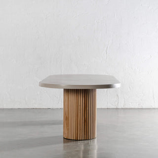 ARIA VITOLO PILLAR OVAL DINING TABLE  |  SAHARA CIMENT  |  END VIEW