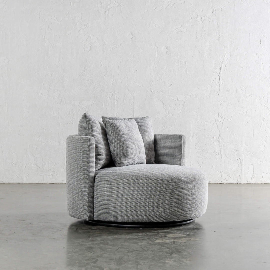 ACHERY XL CURVED ARMCHAIR  |  PEPPER HAZE WEAVE ANGLED