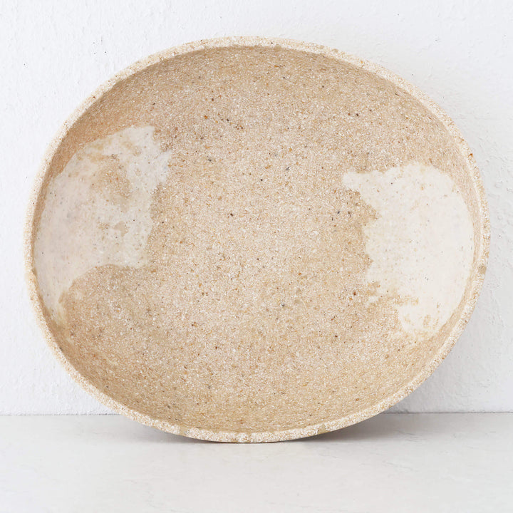 BARLETTA ROUNDED RESIN SERVING BOWL  |  EXTRA LARGE 30CM  |  SANDY DUNE + TERRAZZO WHITE RESIN