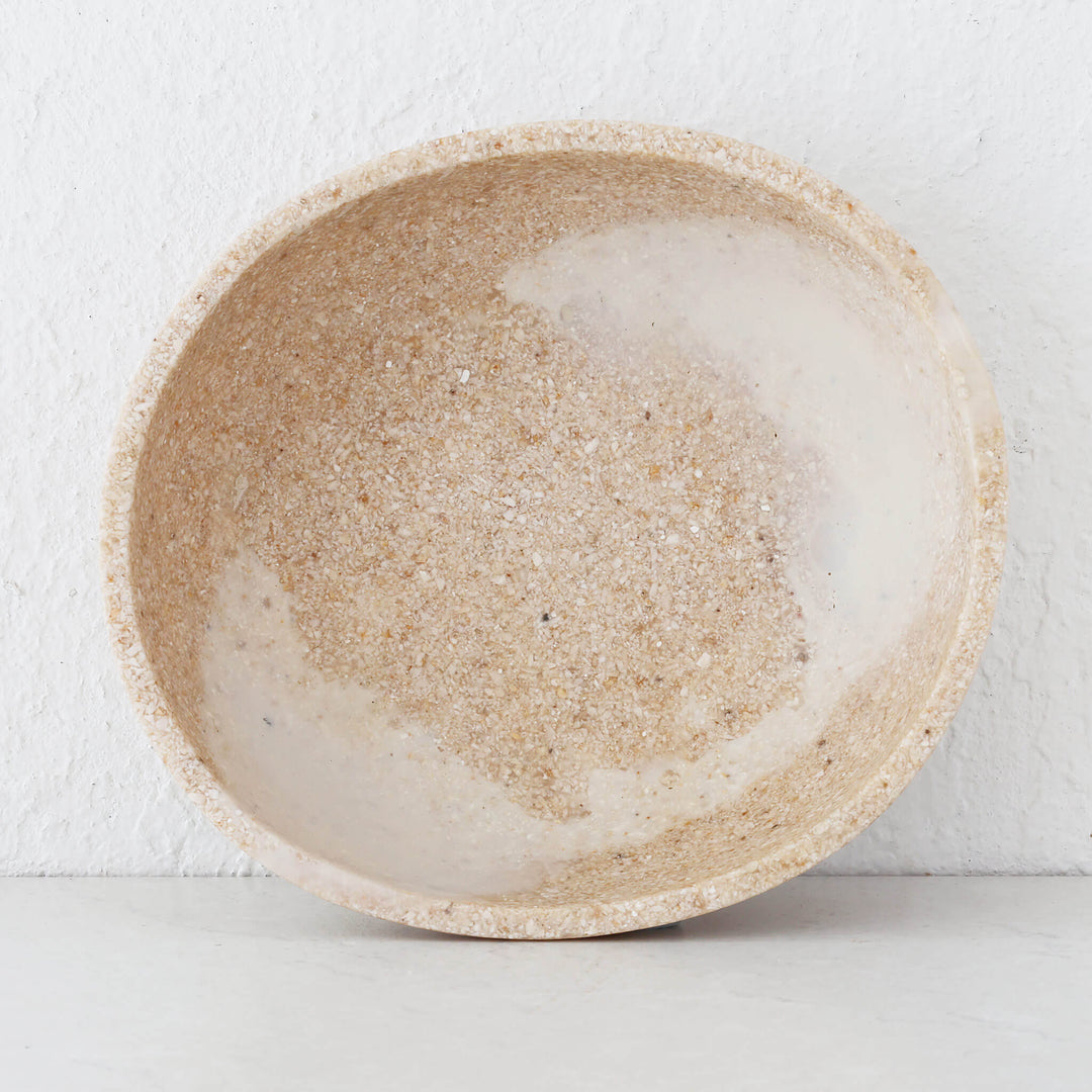 BARLETTA ROUNDED RESIN SERVING BOWL  |  MEDIUM 20CM  |  SANDY DUNE + TERRAZZO WHITE RESIN