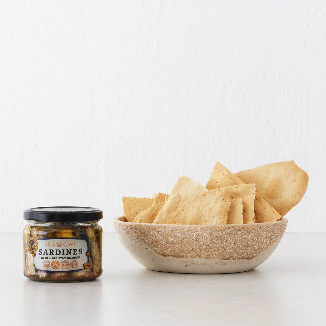 BARLETTA ROUNDED RESIN SERVING BOWL  |  MEDIUM 20CM  |  SANDY DUNE + TERRAZZO WHITE RESIN