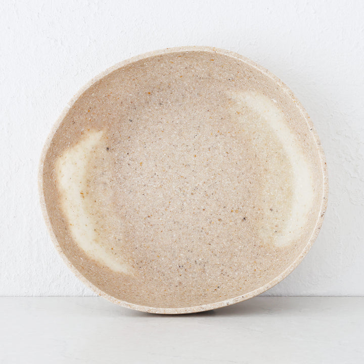 BARLETTA ROUNDED RESIN SERVING BOWL  |  LARGE 28CM  |  SANDY DUNE + TERRAZZO WHITE RESIN