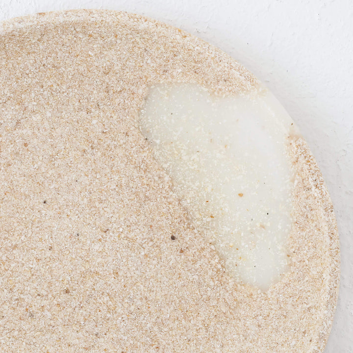 BARLETTA ROUNDED RESIN SERVING PLATTER  |  LARGE 30CM  |  SANDY DUNE + TERRAZZO WHITE RESIN
