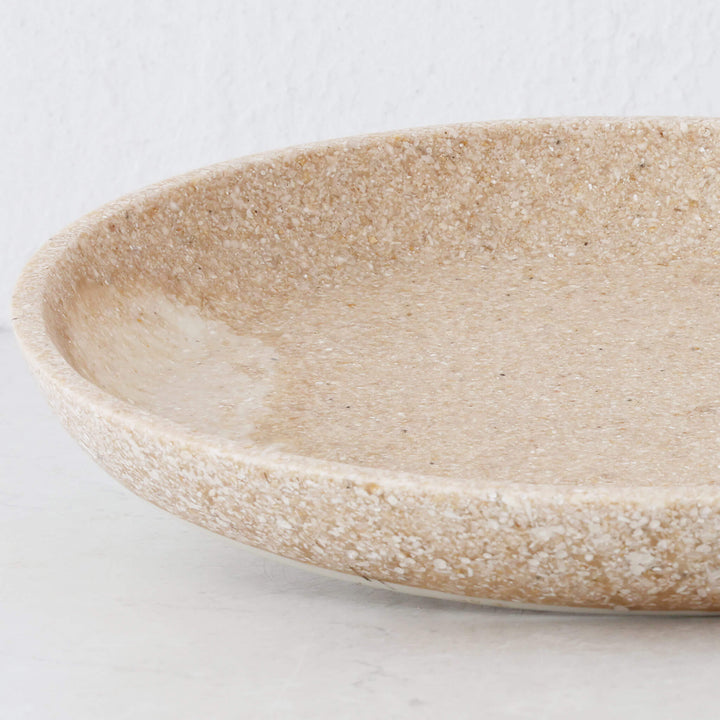 BARLETTA ROUNDED RESIN SERVING PLATTER  |  MEDIUM 28CM  |  SANDY DUNE + TERRAZZO WHITE RESIN