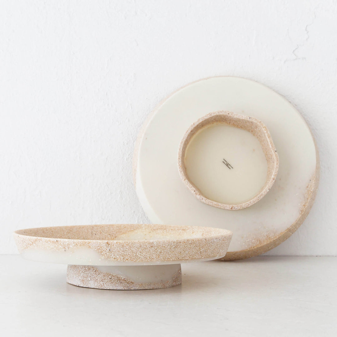 BARLETTA ROUND FOOTED SERVING PLATTER  |  LARGE 34CM  |  SANDY DUNE + TERRAZZO WHITE RESIN