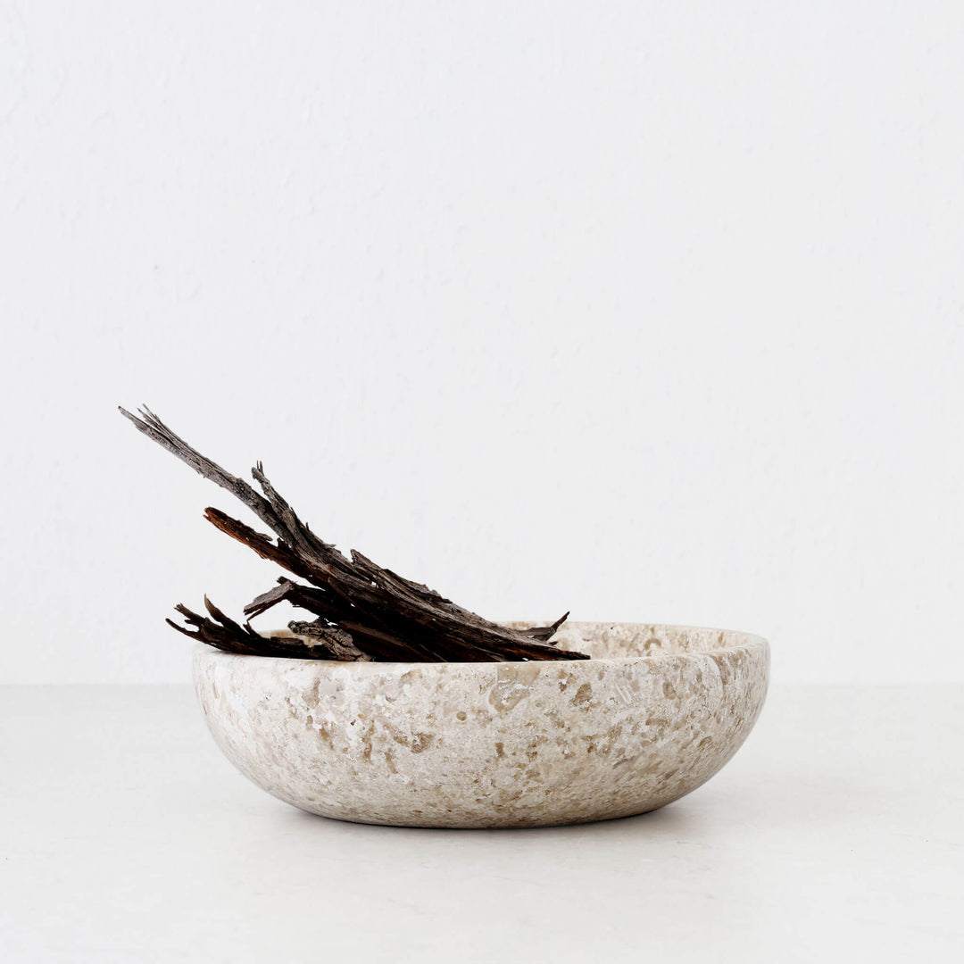BAYAN ROUND DISH  |  LRG 30CM  |  ORGANIC CREMA MARBLE