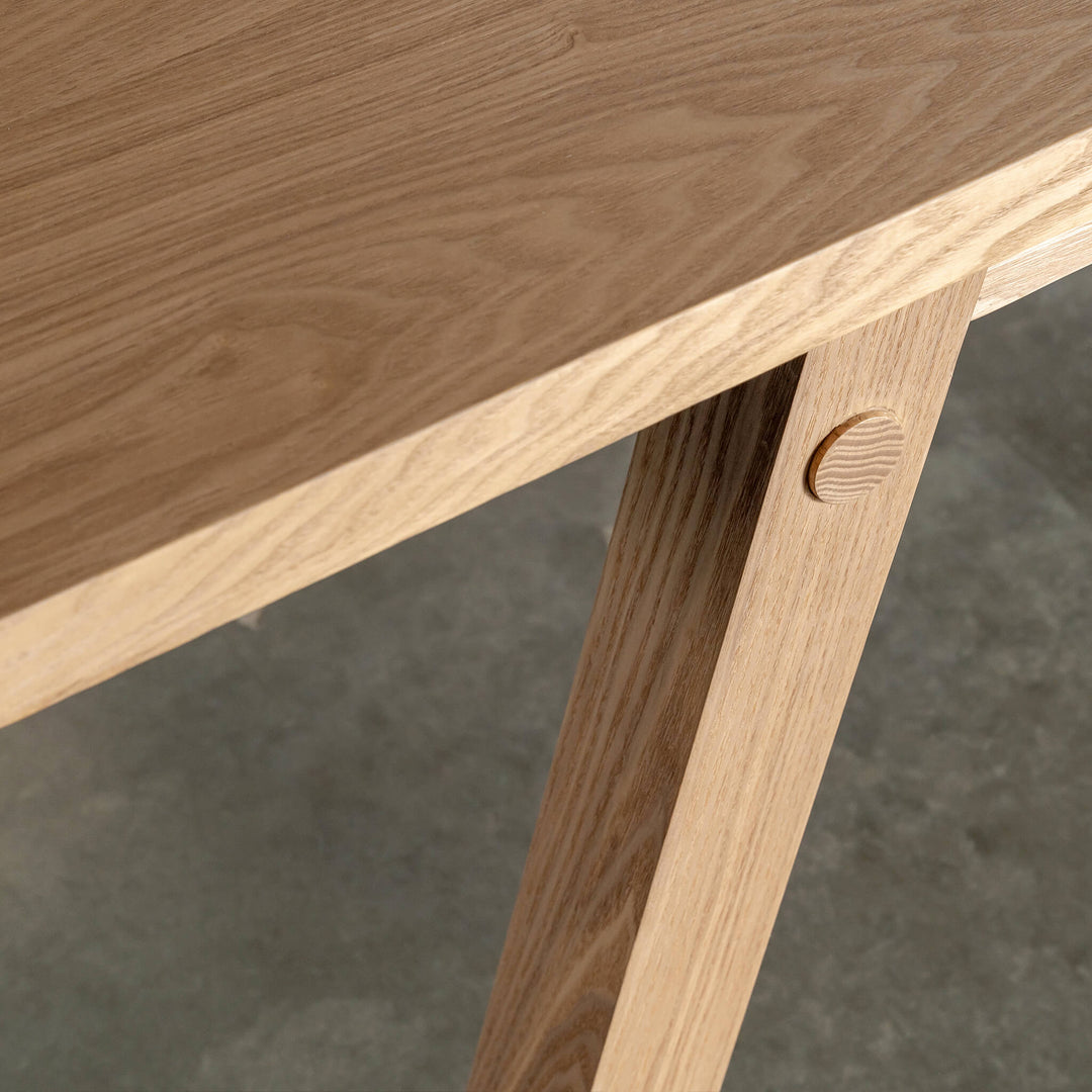 BRIONI DINING TABLE  |  BIRCH ASH WOOD GRAIN CLOSE UP