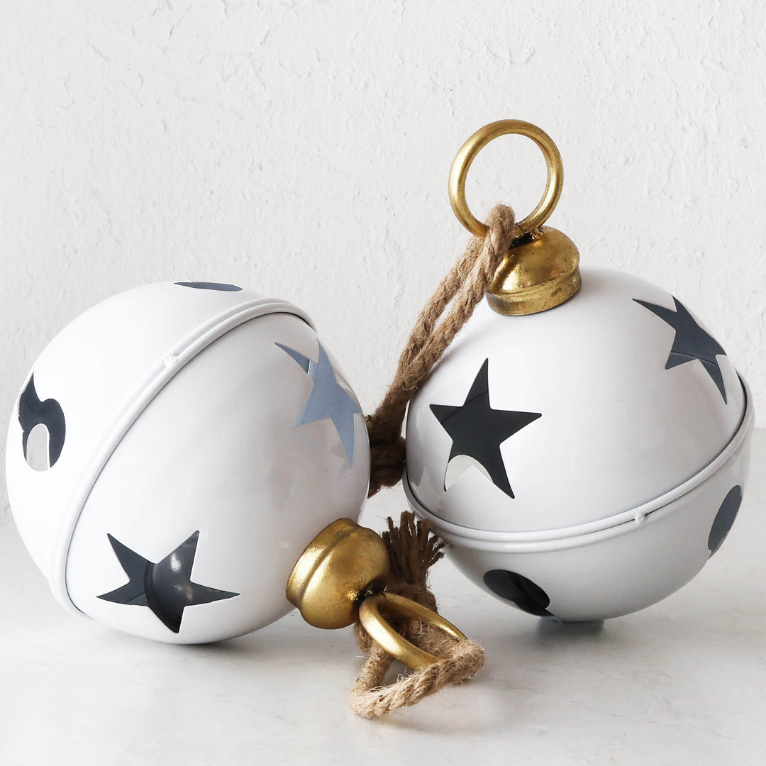 CHRISTMAS BELL BAUBLE CLOSE UP  |  16CM  |  GLOSS WHITE