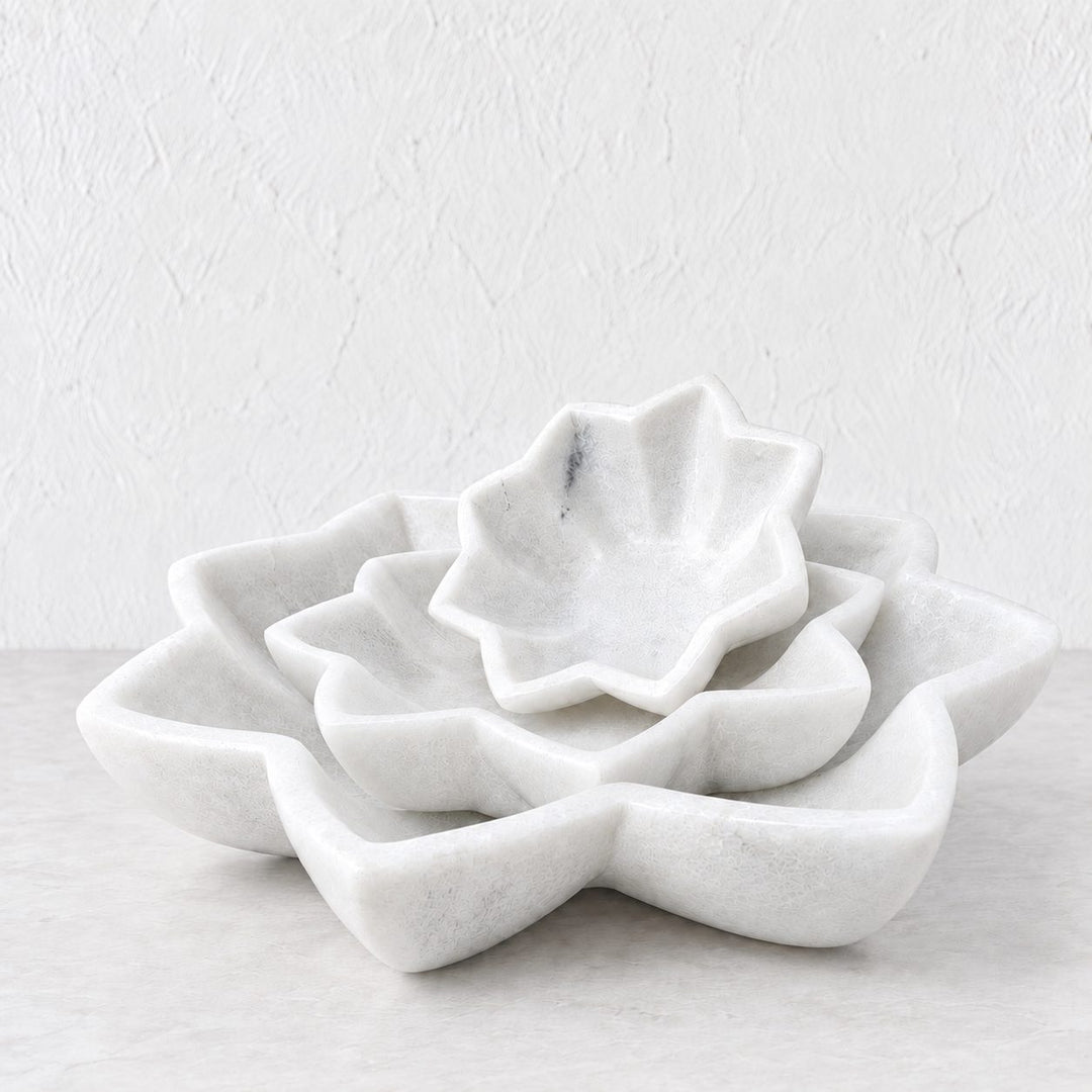 BURMA LOTUS PLATE  |  23CM  |  WHITE MARBLE