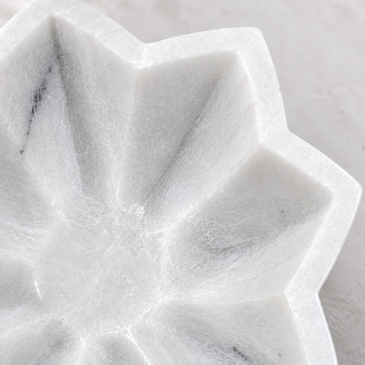 BURMA LOTUS PLATE  |  23CM  |  WHITE MARBLE