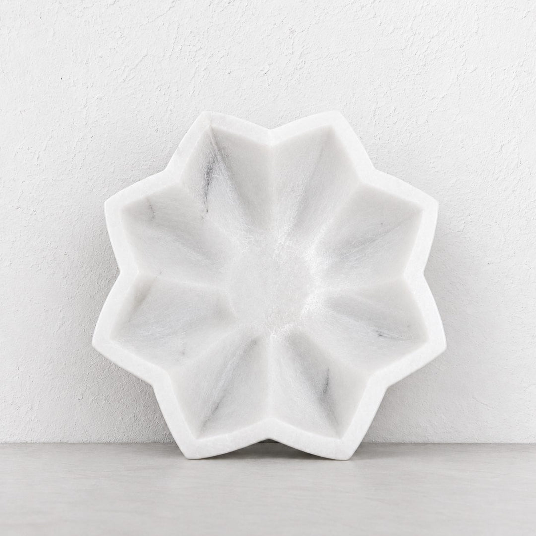 BURMA LOTUS PLATE  |  23CM  |  WHITE MARBLE