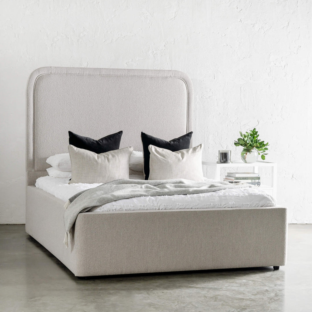 CAMMERAY ROUNDED TOP BED | DIMPSE SILVER BOUCLE