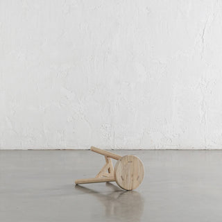 CAPRETTA ELM ROUND MILKING STOOL  |  BLEACHED BRISTLE