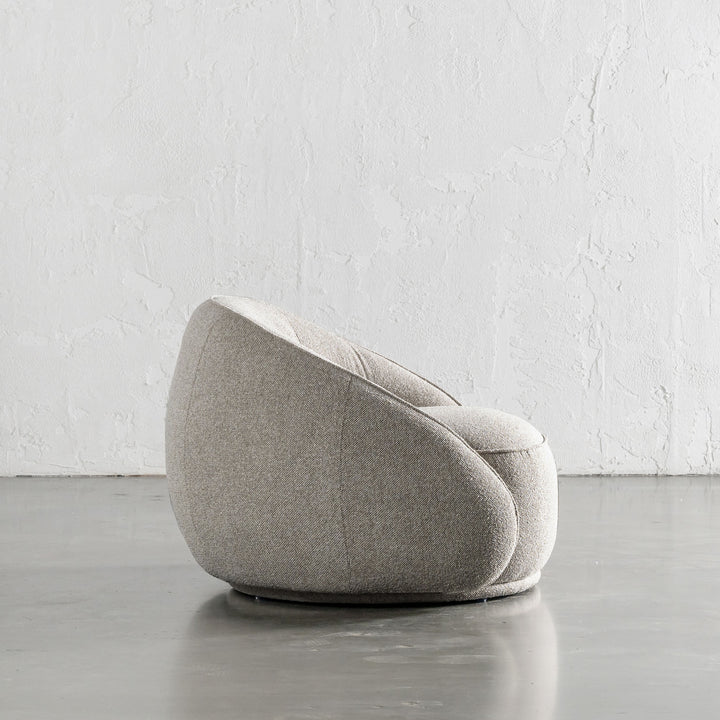 CARSON LINCOLN CURVED ARMCHAIR  |  SANDY DUSK