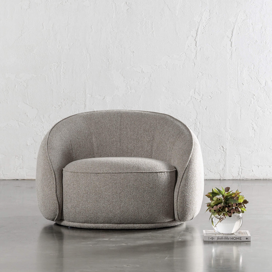 CARSON LINCOLN CURVED ARMCHAIR  |  SANDY DUSK