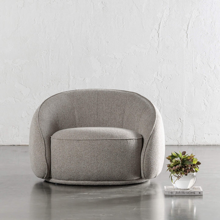CARSON LINCOLN CURVED ARMCHAIR  |  SANDY DUSK