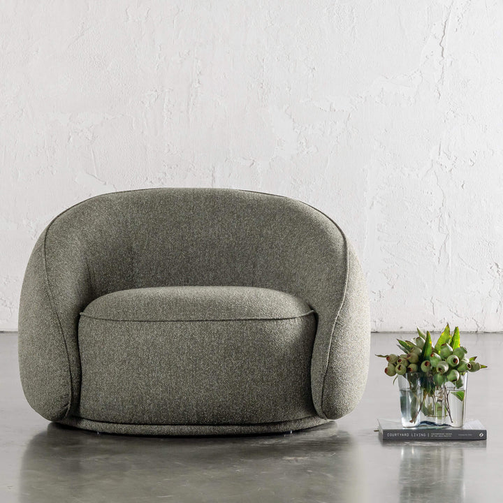 CARSON LINCOLN CURVED ARMCHAIR  |  BAYLEAF GREEN