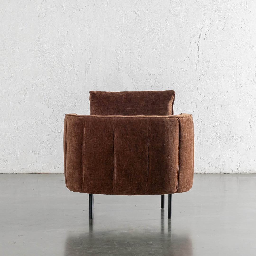 CARSON MODERNA CURVED RIBBED CHAIR  |  SIERRA TERRA