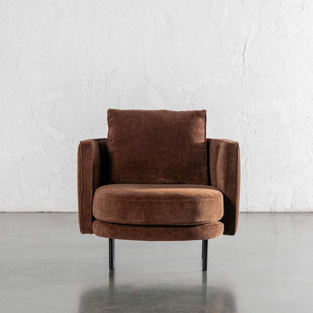 CARSON MODERNA CURVED RIBBED CHAIR  |  SIERRA TERRA
