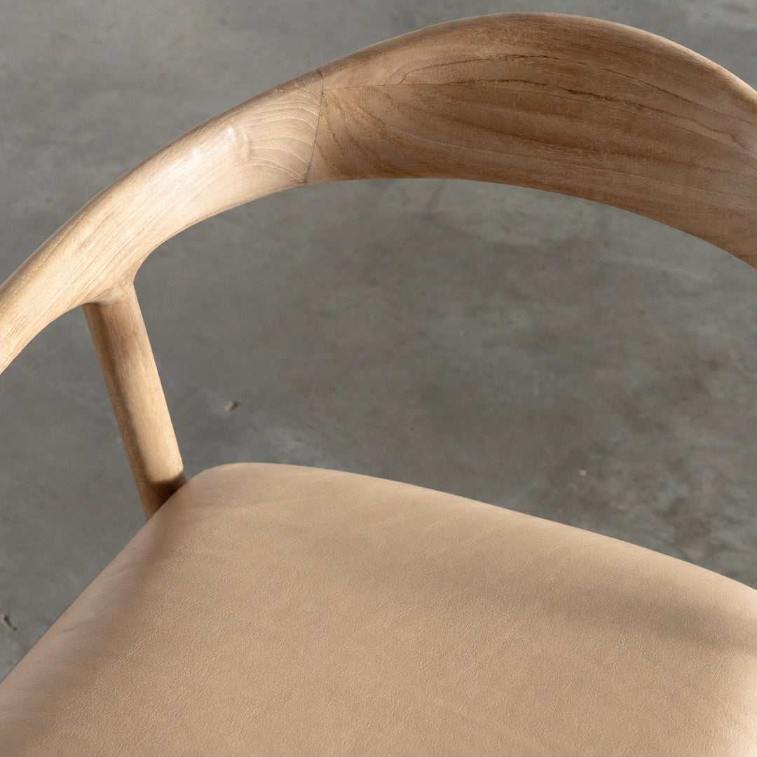 CASONI ROUNDED PADDED DINING CHAIR  |  SMOKE HAZE WASH TEAK + LIGHT TAUPE LEATHER