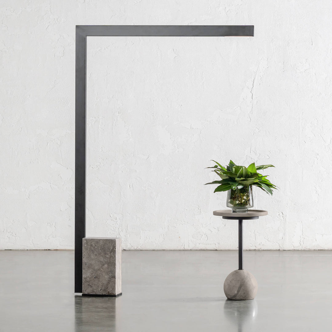 CASSIANO FLOOR LAMP  |  150CM  |  MATTE BLACK + TRAVERTINE