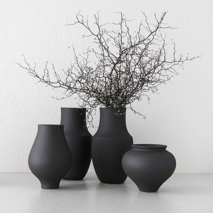 CERAMIC VASE COLLECTION  |  ANTHRACITE CERAMIC