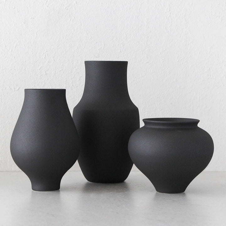 CERAMIC VASE COLLECTION  |  ANTHRACITE CERAMIC